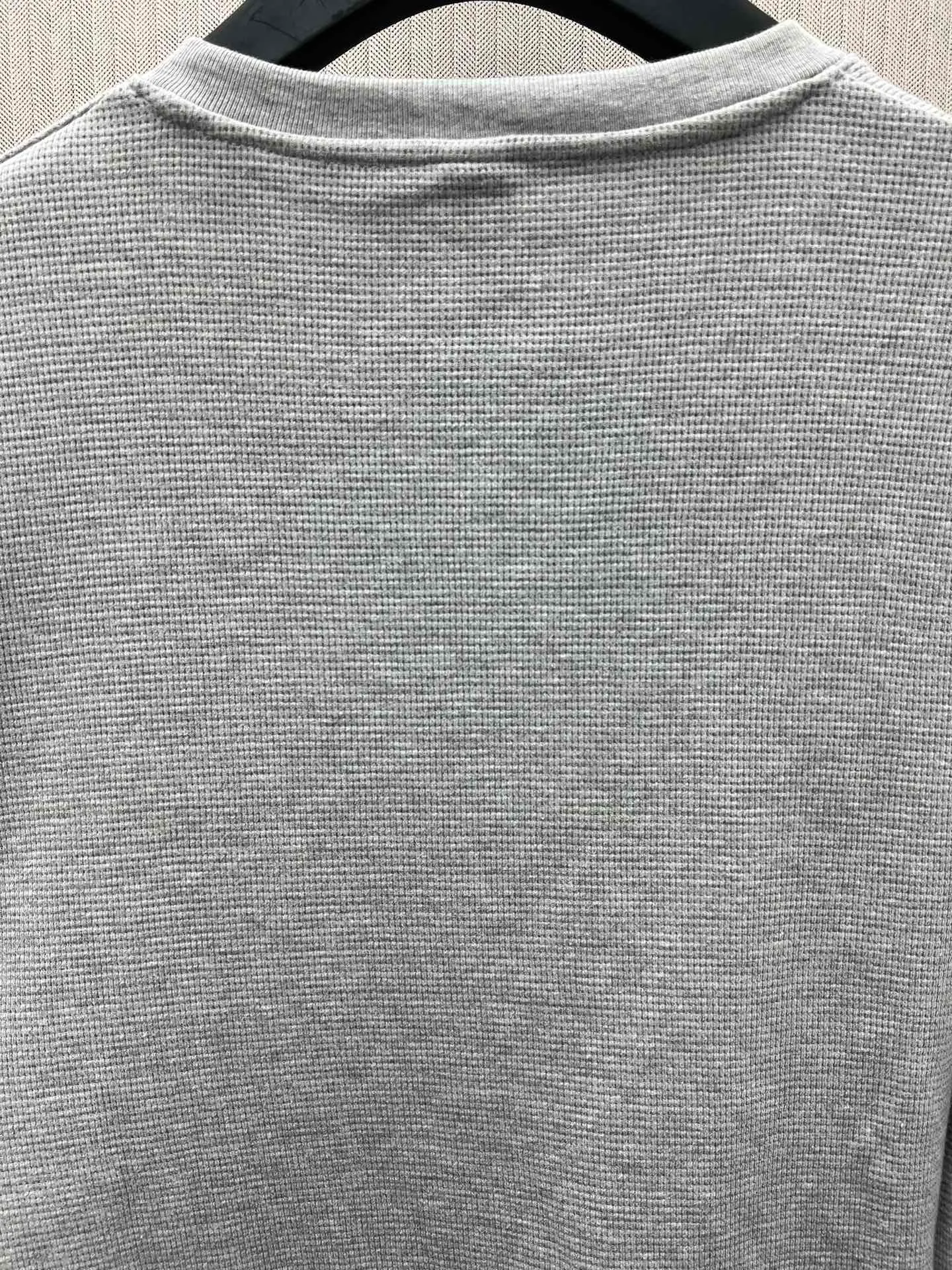 🅿️430 Crow Heart 25SS Sanskrit Henley Collar Waffle Sweatshirt. The fabric is made of 350g cotton waffle double-layer material before washing. Same style for men and women. Size: S.M.L